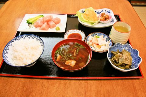 カジキまぐろの刺身定食