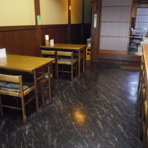 落ち着いた雰囲気の店内